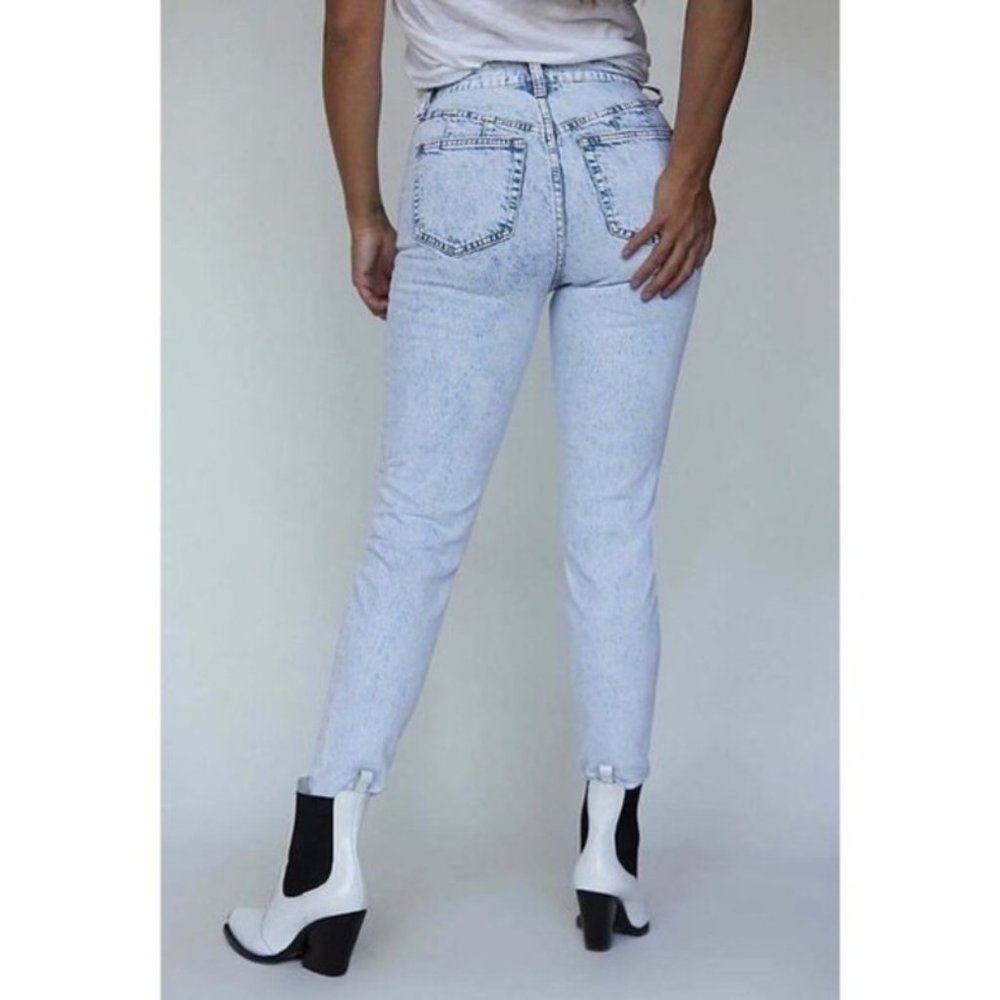 Free People CRVY acid washed tapered leg jeans size 32 NWT